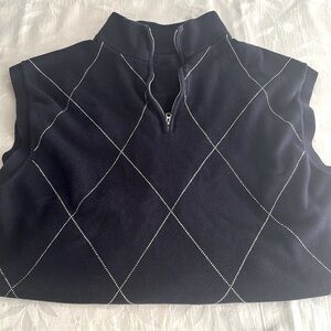 Ben Hogan half sweater vest. Blue & white argyle design.XL